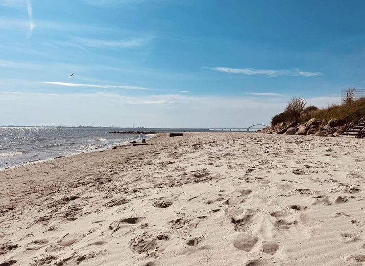 Strand Wulfen Blick auf Brücke
