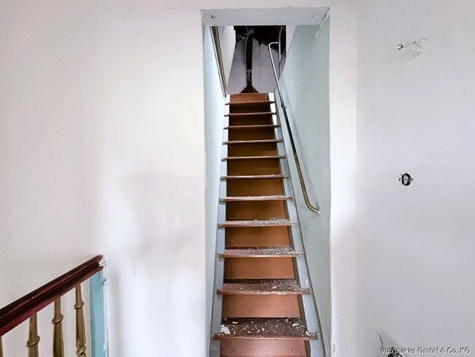 Zweifamilienhaus in Rehau mit großzügiger Wohnfläche und vielseitiger Nutzung – VUB0002431-15