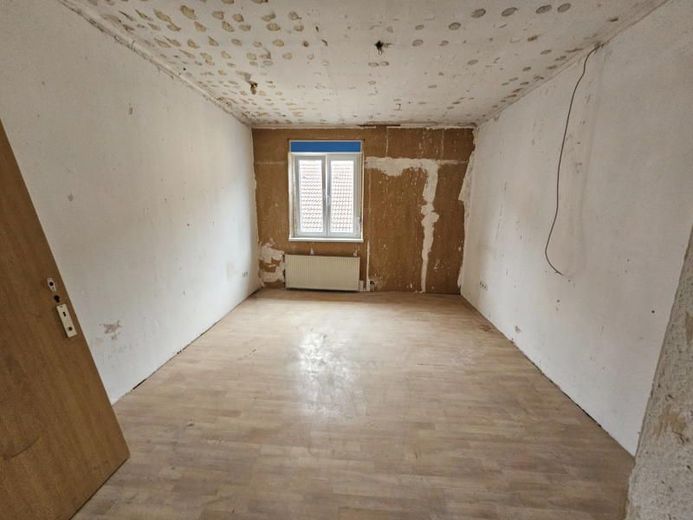 Renovierungsbedürftiges 4 Fam.-Mehrfamilienhaus in zentraler Lage – Bild 8