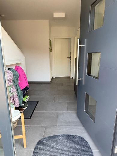 Modernes freistehendes Einfamilienhaus von 2019 mit großem Garten, zentral – Foto 10
