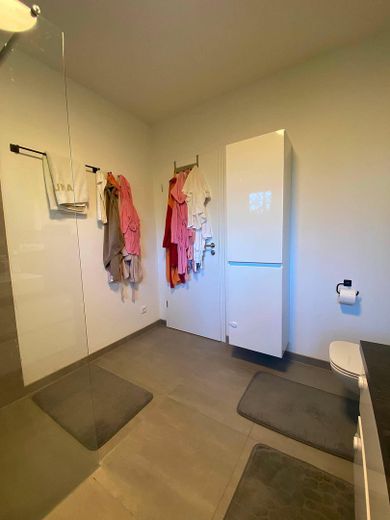 Neuwertige 3-Zimmer-Eigentumswohnung in Straubing – Bad