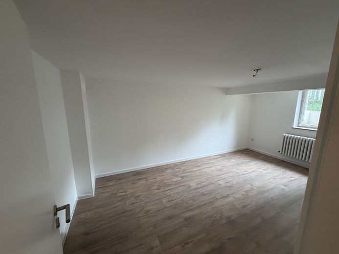 Jasny, elastyczny lokal użytkowy w Bonn – idealny na biuro lub gabinet – Zimmer 2