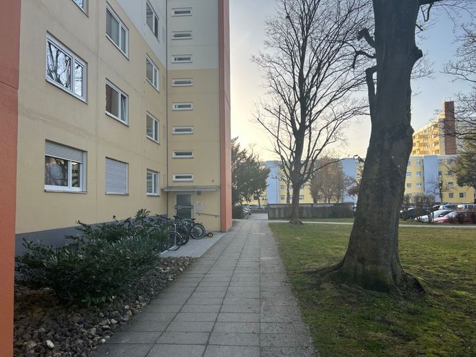 Charmante Etagenwohnung mit Süd-Balkon und TG-Stellplatz - München Hasenbergl – IMG_3390
