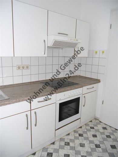 Wohnung mieten - - sanierte und günstige 2 Zimmer – Einbauküche