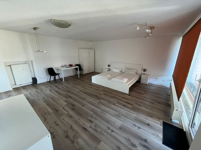 Traumhafte 3-Zimmer-Wohnung mit 2 Balkonen – Möbel im Wohnzimmer optional