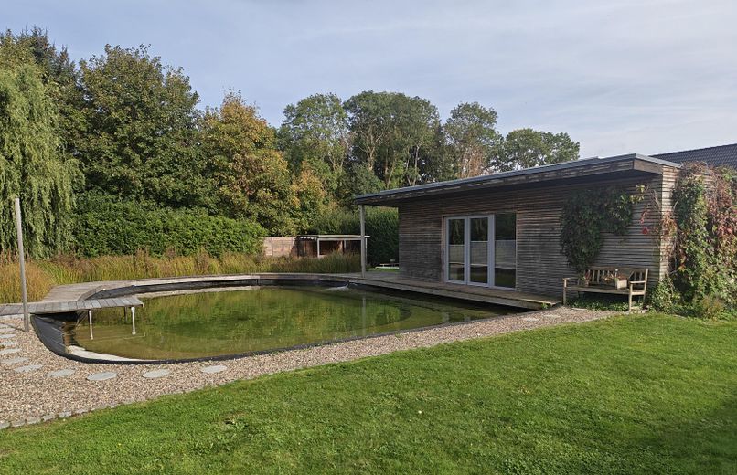 Architektenhaus mit Naturteich, Sauna, Solar + vielseitigem Nebengebäude – Foto 3