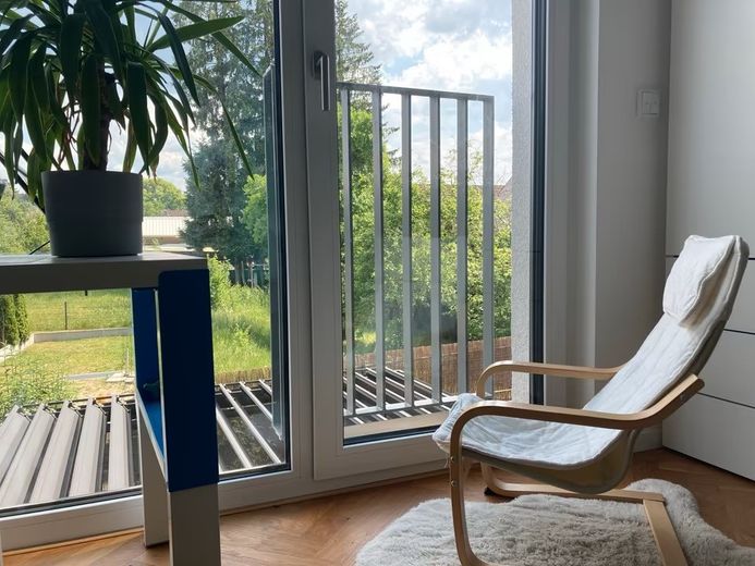 August Provisionsfrei! Stadthaus 5 Zi., 2 Bäder, 2 Dachterrassen, 2 TG – Energie A, Bezug Dez. – 1. OG
