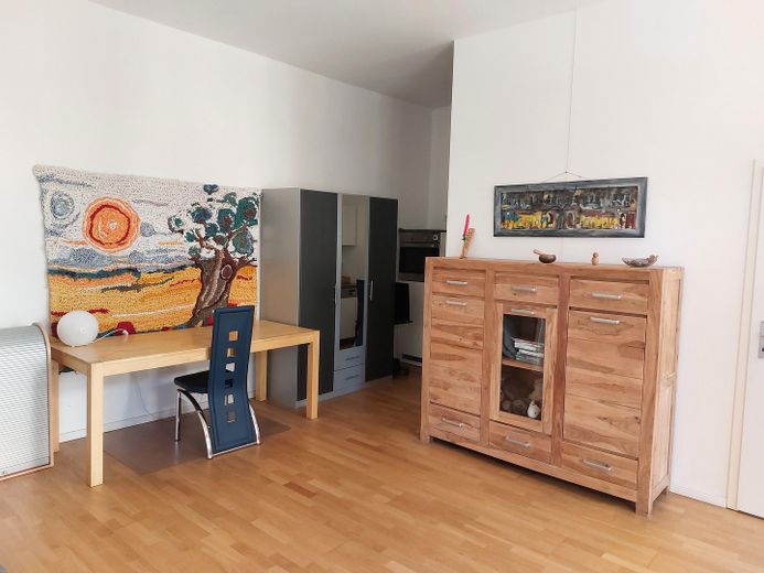 Provisionsfrei: Verkehrsgünstig und ruhig gelegene Praxis oder Büro am Nordrand Prenzl Berg – Großes Zimmer mit Kochnische