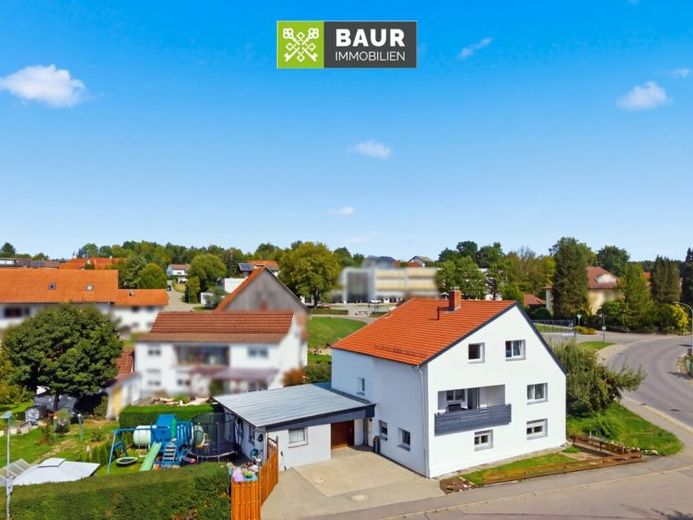 360° | Casa bifamiliare modernizzata con giardino, garage e potenziale di ampliamento – Foto 1
