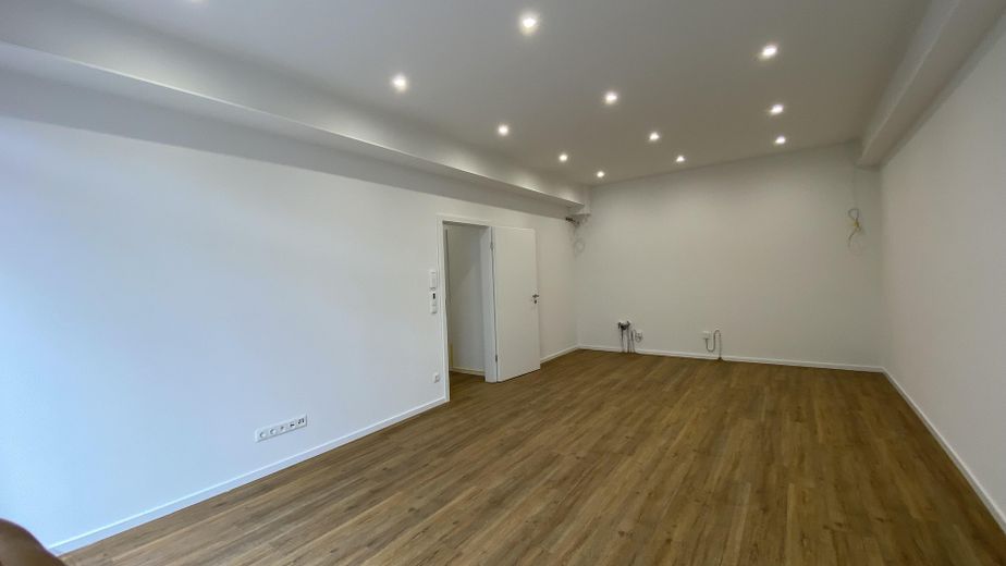 3-Zimmer Wohnung in Traumlage mit Küche und Terrasse – Wohnzimmer