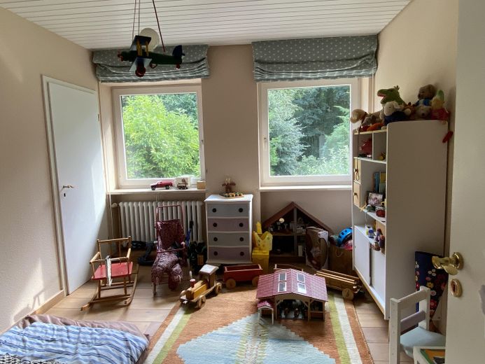 Oase in der Stadt – Einfamilienhaus mit Parkblick – Kinderzimmer im Obergeschoss