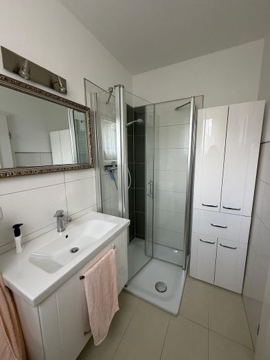 Bifamiliare ben curata con giardino privato e terrazza in ambita zona residenziale per famiglie a Sasel – Gäste-WC