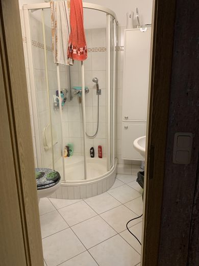 courtagefrei: gepflegte Wohnung in ruhiger Wohnanlage auf Eigenland – Duschbad