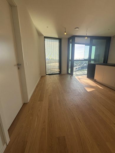 شقة فاخرة مع تبريد نشط، لوجيا وتراس على السطح – حي هافنبارك – Wohnzimmer