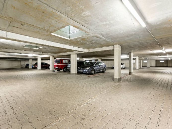 ¡Luminoso piso de 3 habitaciones en Dresde, Pieschen! – Ansicht I: Tiefgarage