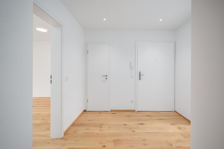 Provisionsfrei: Neue 3-Zimmer-Wohnung mit Sonnenbalkon in ruhiger Grünlage – Diele