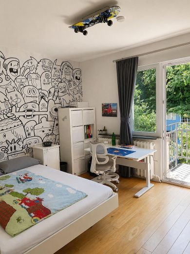 Merkezi konumda müstakil şehir villası, tek ailelik ev, büyük bahçe – Schlafzimmer m. Balkon