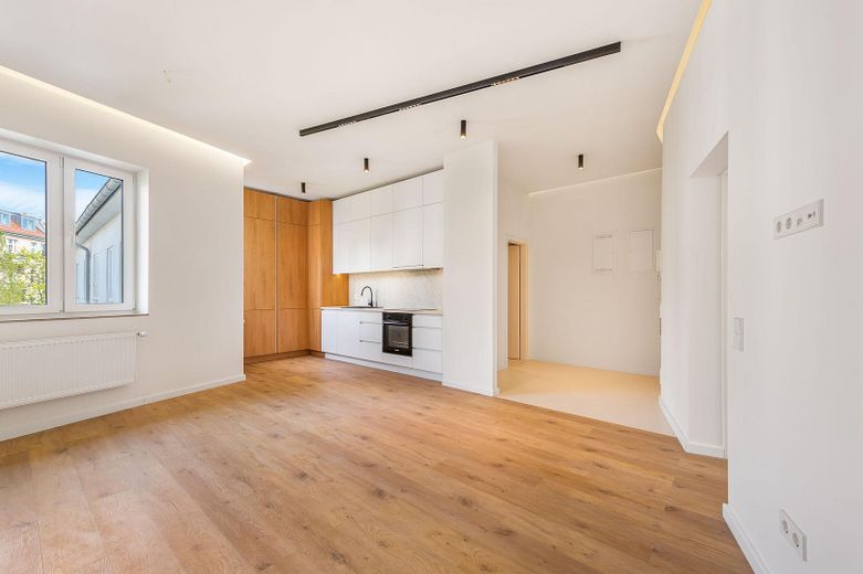 bezugsfertig mit Einbauküche 2-Zimmer-Wohnung –provisionsfrei – Küche / wohnen 