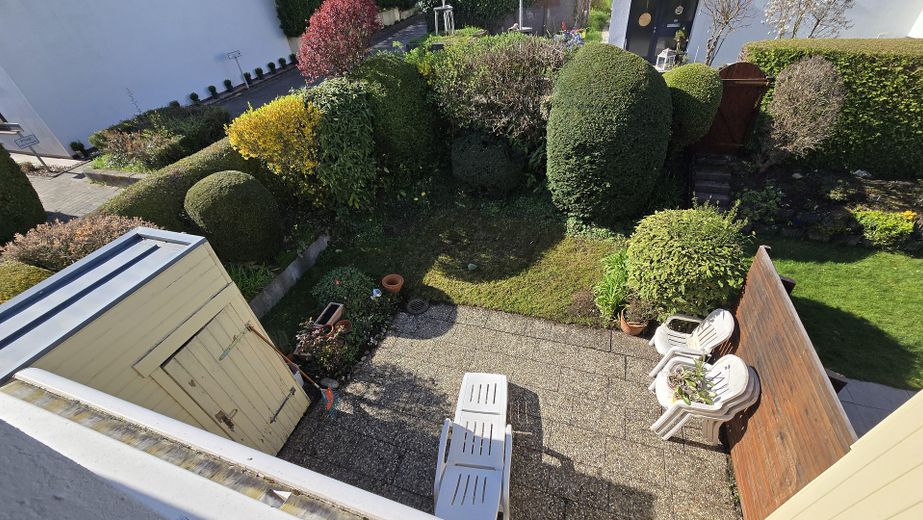 Reihenendhaus in beliebter Lage von Pforzheim Sonnenhof – Terrasse und Garten