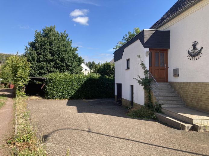 Detached house in Körprich with a large plot – positive preliminary decision for an additional residential building – Hausansicht