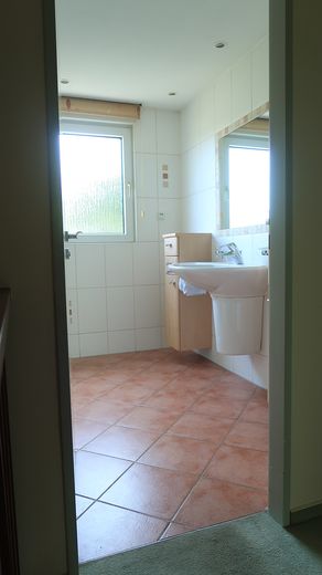Platz für neue Geschichten - Charmantes Reiheneckhaus mit sonnigem Garten – Badezimmer  OG