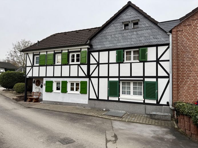 Kleines Fachwerkhaus mit großem Garten - provisionsfrei und sofort bezugsbereit – Foto 5