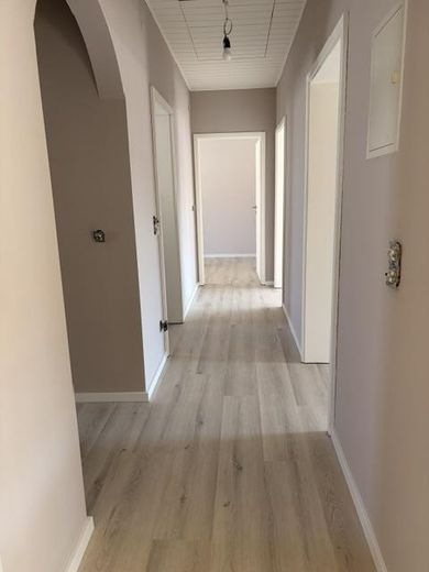 Lichtdurchflutete 4-Zimmer-Wohnung mit 126,5 m², Balkon in einem ruhigen 2-Parteienhaus – Foto 2