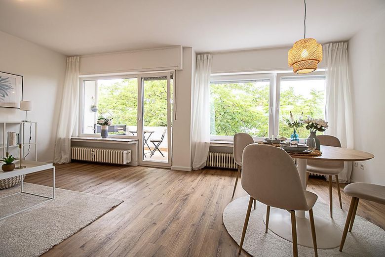 Komisyonsuz ve hemen taşınmaya hazır: Drachenfels manzaralı ve iki balkonlu 3 odalı daire – dank großer Fensterfronten