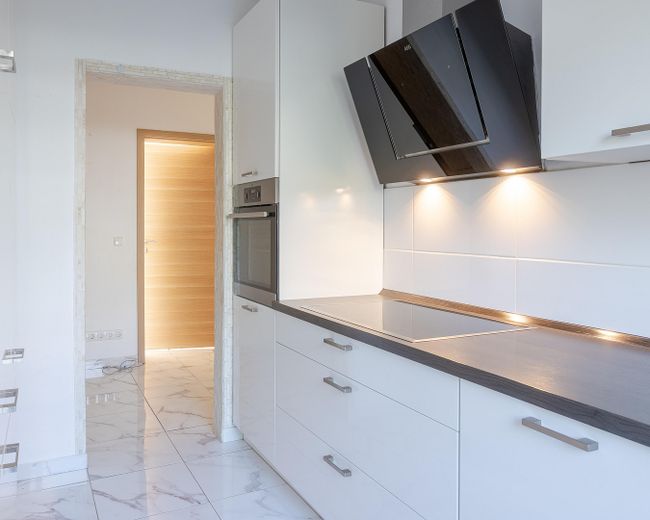 Wie neu: Modernisierte 3-Zimmer-Wohnung mit hochwertiger Küche in ruhiger Lage. – Küche