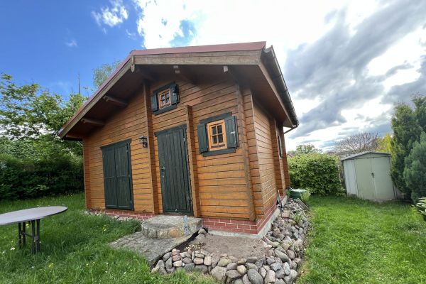 BELLISSIMO TERRENO PER WEEKEND CON BUNGALOW IN POSIZIONE TRANQUILLA E VERDE