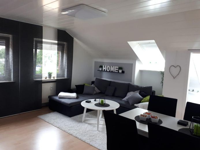 Helle 2 Zi. Whg (ca.47qm) mit Loggia, Stellplatz& EBK - 630€ warm – Foto 1