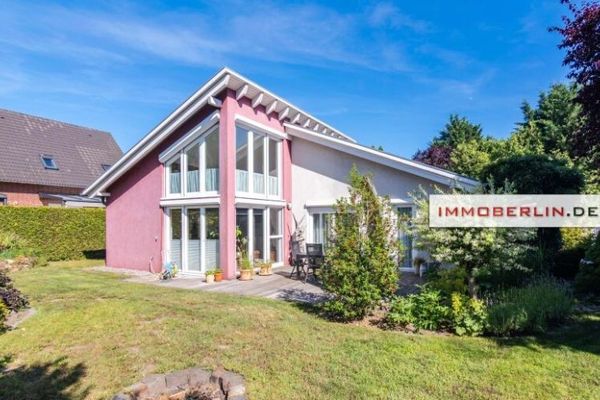 IMMOBERLIN.DE - Exzellentes Architektenhaus mit Galerie & Sonnengarten beim Ortskern
