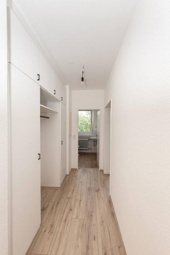 Luminoso appartamento di 4 locali in Lessingplatz – kleiner Flur