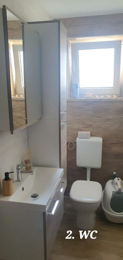 Moderne 4 Zimmer Wohnung mit neuer Einbauküche und Garage – Foto 23