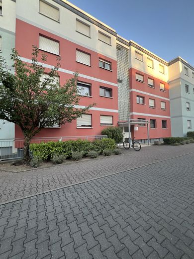 sehr gepflegte 3 Zimmerwohnung mit Balkon in ruhiger Wohnlage von Seeheim – Aussenansicht