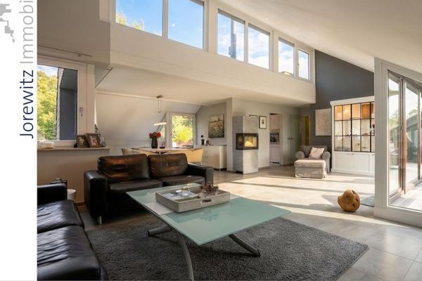 Fernblick & Sonne inklusive: 3,5 Zimmer-Wohnung, 2 Loggien, Kamin & TG-Stellplatz in Bi-Hillegossen