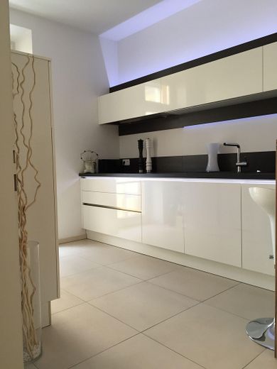 2-ZKB Luxus Altbau Designerküche |Designerbad |teilw. Fußbodenheizung | Balkon | Lift | Stellplatz – Küche
