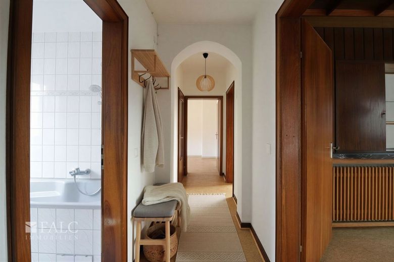 Charmante 3-Zimmer-Wohnung mit einzigartigem Fensterband – Wohnungsflur (Beispieleinrichtung)