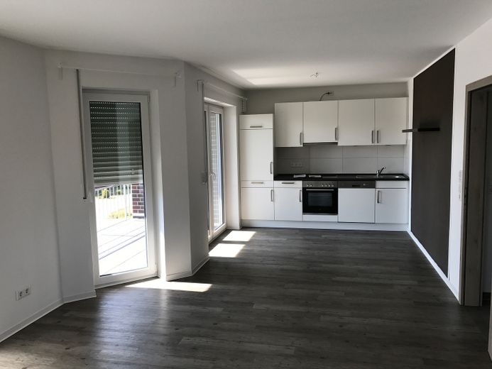 Appartamento vicino al centro a Moordorf – Wohnzimmer / Küche