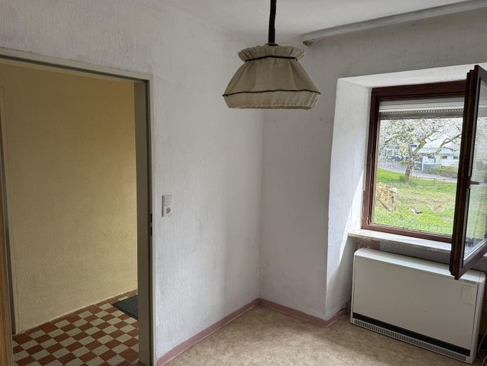 Gut erhaltenes Bauernhaus sucht neue Liebe – Zimmer (EG)