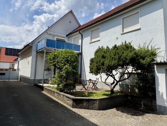 Gepflegtes 3-Familienhaus mit ca. 193 m² Wohnfläche - 2 WE vermietet - DG-Wohnung frei – फोटो 1