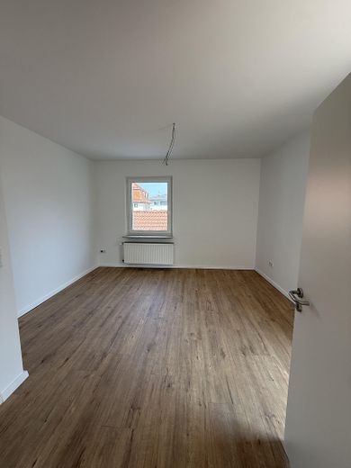¡Magnífico apartamento de 3 habitaciones con balcón! – Zimmer