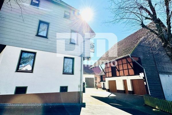 Großer Dreiseithof mit 2 bis 3 Wohneinheiten, 3 Nebengebäuden + großem Grundstück