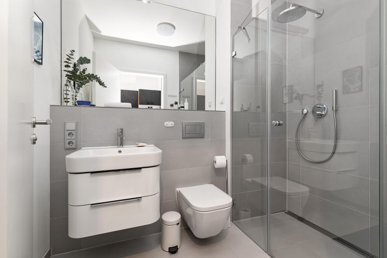 Berlin-Mitte'de özel teraslı modern daire – hemen taşınmaya hazır ve komisyonsuz – Badezimmer