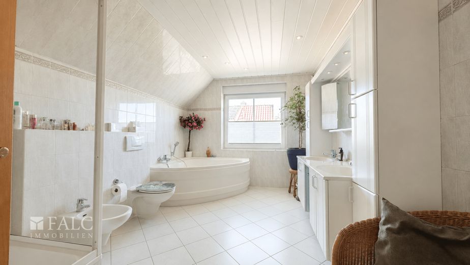 ***Ihr neues Zuhause an der Ostsee - Einfamilienhaus mit großen Garten*** – Badezimmer OG