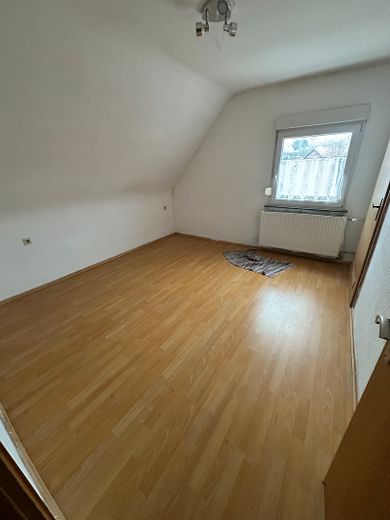 Ehemaliges Gasthaus mit viel Potenzial – Wohn- und Gewerbeimmobilie in 97900 Külsheim – Schlafzimmer Dachgeschoss