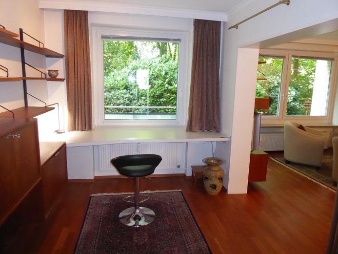 Well-laid-out apartment with a view of the greenery, top energy efficiency, top condition – "halbes" Zimmer, rechts z. WZ
