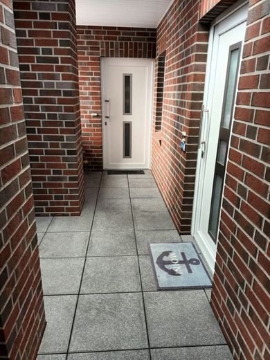 Moderne 3-Zimmer-Wohnung in Friedrichsfehn von privat – Laubengang