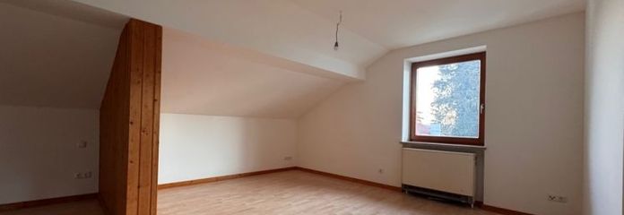 ST/IMMO - Gemütliche DG-Wohnung für Singles oder Paare – ruhig, gepflegt, mit Stellplatz