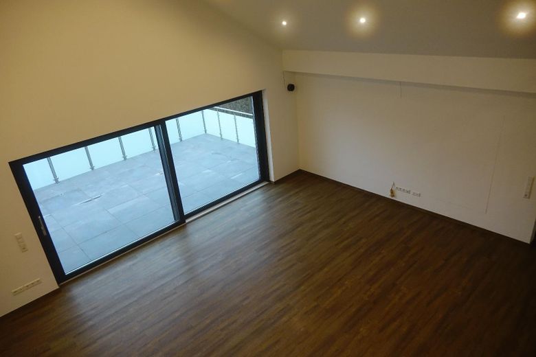 Wonen als in een penthouse: galerij, open haard en enorme leefruimte – Foto 16